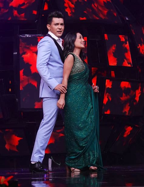 Neha Kakkar And Aditya Narayan Put Up A Stunning Dance Performance On Indian Idol 11 11