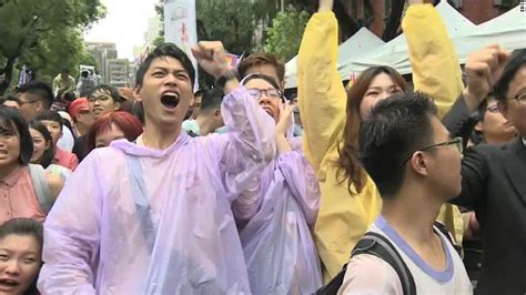 Taiwan Celebrates Asias First Same Sex Weddings Cnn Free Download
