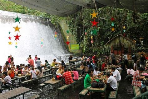 Mentes Imundas e Belas Restaurante numa cachoeira fantástico