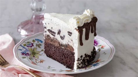 21 Easy Ice Cream Cake Recipes