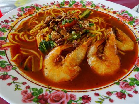 One of the best halal chinese kopitiam foods in penang, bee hwa cafe, has all your penang hawker favourites for muslim foodies. WEBS OF SIGNIFICANCE: Halal food I love to eat in Penang