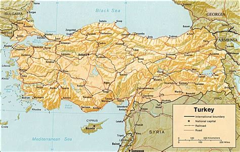 Ils doivent toutefois être munis d'une carte nationale d'identité ou d'un passeport individuel dont la durée de validité dépasse d'au moins 150 jours la date de l'entrée en turquie. Cartograf.fr : Les pays : la Turquie