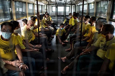 prisión de ciudad quezón manila filipinas fotográfo noel celis múltiple multitud trial