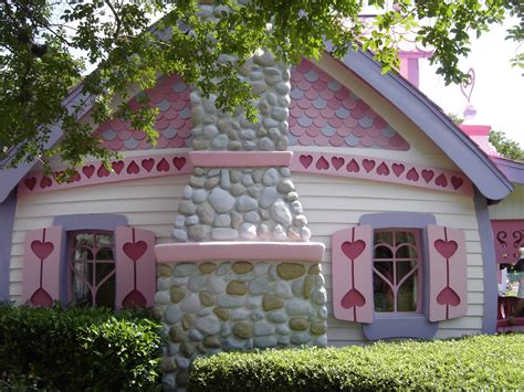 Disney Vacation Kingdom Minnies House Exterior