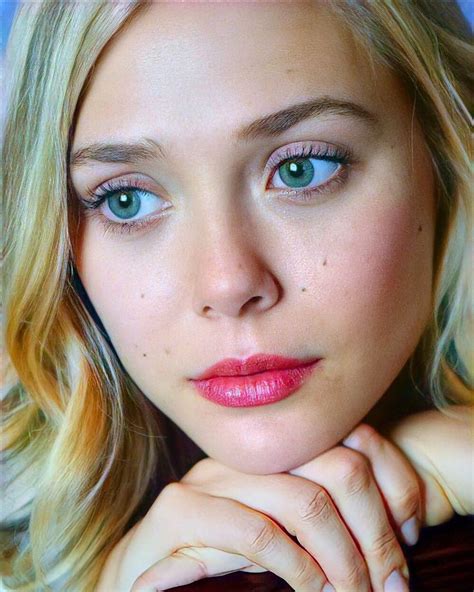 She Is Thinking Something Elezabeth Olsen En 2021 Elizabeth Olsen