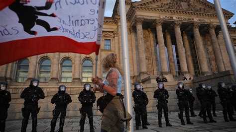 Far Right Germans Try To Storm Reichstag As Coronavirus Protests Grow