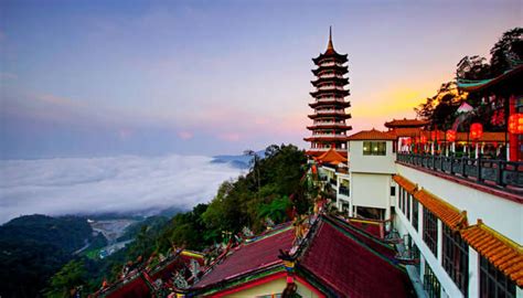 The genting highlands are also known as the world at the top of the clouds. 9 Things To Do In Genting Highland Malaysia For An ...