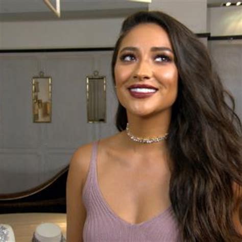 Shay Mitchell Teases Most Insane Pll Finale E Online