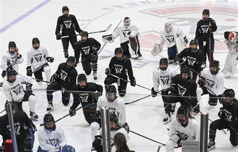 La Ligue Professionnelle De Hockey Féminin A Des Ententes De Diffusion Avec Rds Radio Canada Et