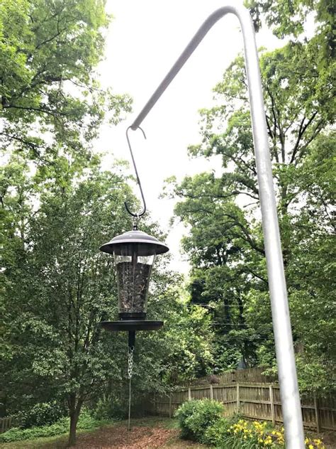 Making diy bird feeders can be a fun activity to do with your family. DIY Bird Feeder Pole for Under $5 | Chatfield Court