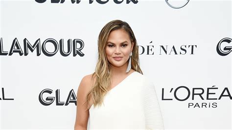 Chrissy Teigen Explains Why Shes Back On Twitter After Quitting Last Month