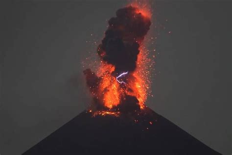 Photographer Captures Lightning Striking Indonesias Krakatau Volcano