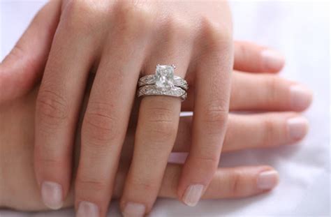 where do you wear a wedding ring hand wedding rings sets ideas