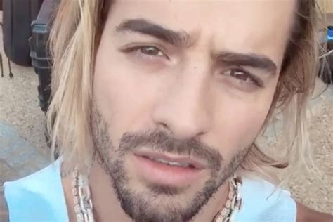 Top blanc d'occasion, modèle capell blond cheveux longs femme, journée de la femme, célébrités, photographie png. Maluma no aprende y vuelve a desatar burlas en redes ...