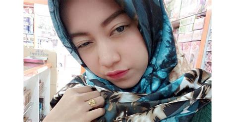 Hijab Nyepong Sampai Muncrat Mendesah Kesakitan Gadis Berhijab Ini