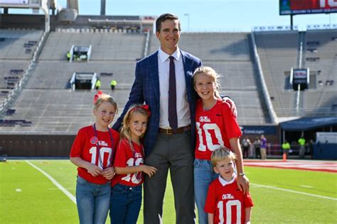 Eli Manning Wife Who Is Abby Mcgrew Their Four Kids