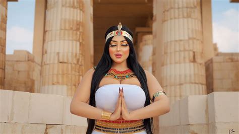 Egypt Releases Photographer Model Detained After Pyramid Photo Shoot