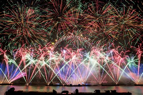 claypaky mythos 2 lights up london s official new year fireworks — tpi
