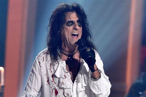 Alice Cooper Says He ‘lost 15 Pounds Due To Covid 19 Melody Maker