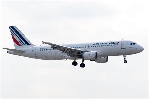 Airbus A320 214 4139 Operated By Air France Landing Editorial