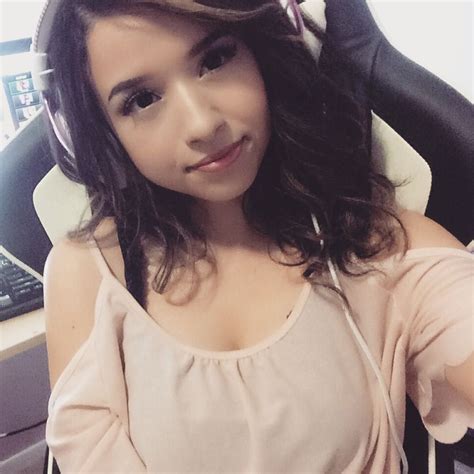 Pokimane Cute Pictures 106 Pics Sexy Youtubers
