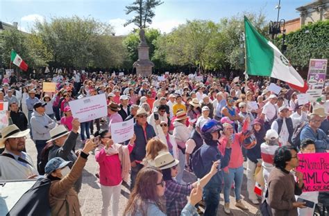 Alrededor De Cuatro Mil Personas Se Concentran En Plaza De Armas Por La