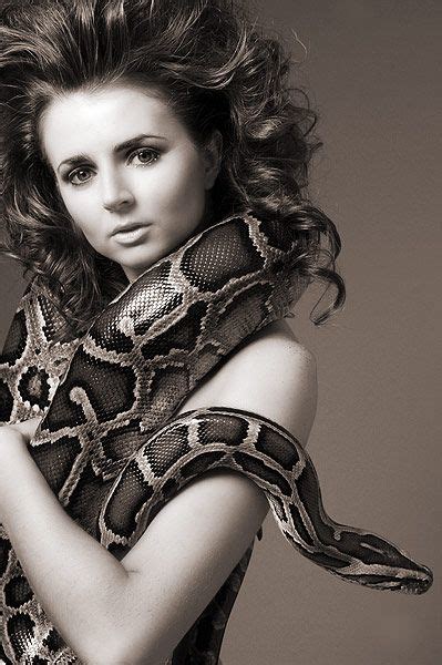I Take Photees October 2007 Snake Girl Fashion Photography Poses