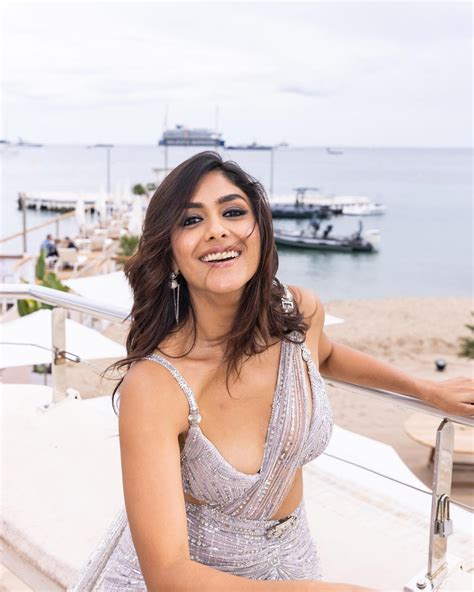 Mrunal Thakur S Stunning Hot Looks From Cannes 2023 See Pics And Videos