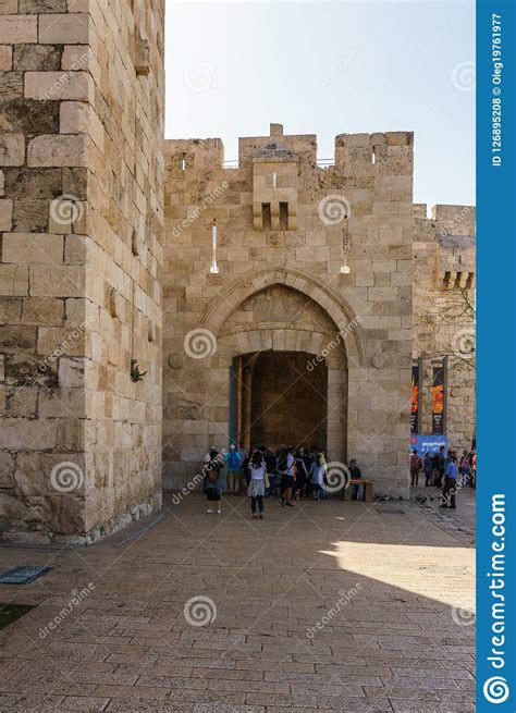 Jerusalem Israel April 2 2018 People Are Going To The Old Part Of