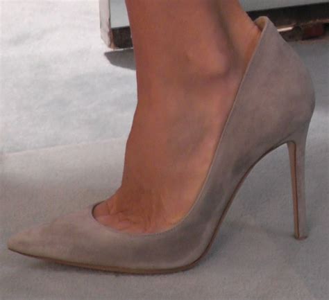 Kelly Ripas New Grey Suede Gianvito Rossi Heels Live With Kelly And