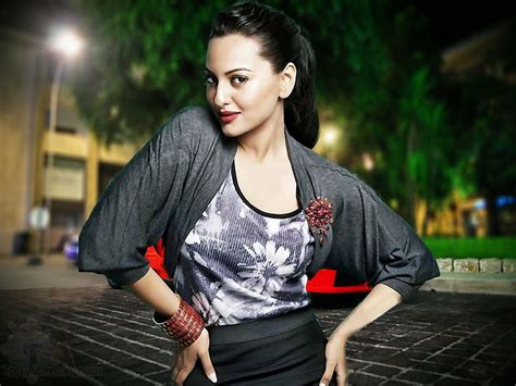 Actress Babe Bollywood Indian Model Sinha Sonakshi Hd Wallpaper Wallpaperbetter