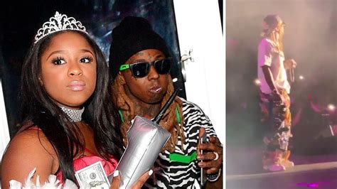 Hottest Singer Reginae Carter Gushes Over Her Dad Lil Wayne On Stage As Fame Stunt Youtube