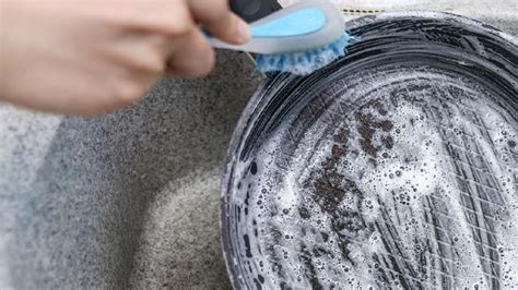 8 Bahan Dapur Yang Ampuh Bersihkan Panci Gosong Jadi Mengkilap Lagi Bun
