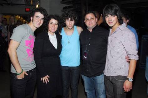 The first weeks of their 2009. Jonas Family - Frankie | i