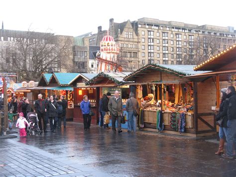 Edinburgh Christmas Market © M J Richardson Cc By Sa20 Geograph