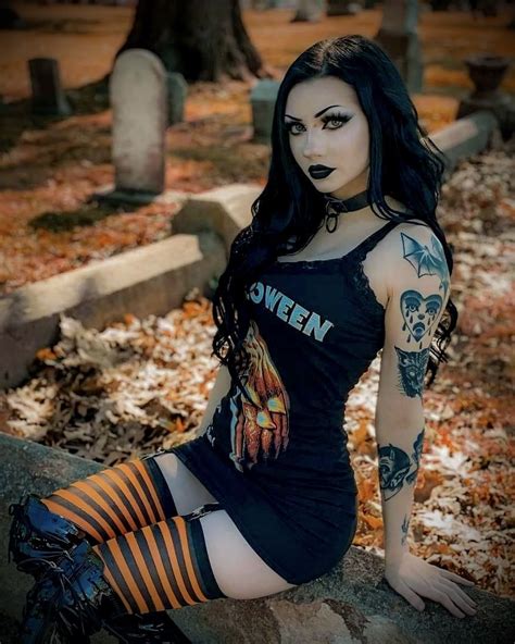 Halloween In 2021 Hot Goth Girls Gothic Outfits Metalhead Girl