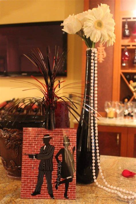Lay our roaring 20's or glitz & glam tablecloth over a table and add the matching art deco plates, cups and napkins. Pin de Karen Presley Joffrion em Parties! | Despedida de ...