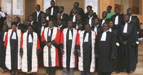 Comment S Appelle La Robe De Magistrat - Indépendance de la Justice : Les magistrats contournent la hiérarchie