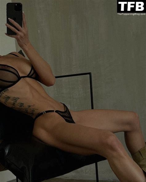 Liya Sitdikova Flaunts Her Nude Breast 3 Photos Thefappening