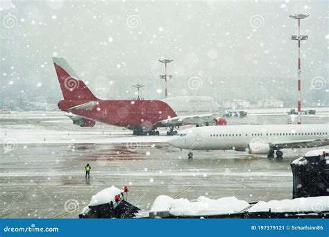 Airport Under Snowfall Stock Image Image Of Plane Frost 197379121