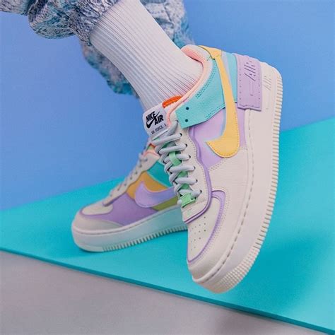 Highlighted with white leather on the base while pastel shades are spread throughout. The Nike Air Force 1 Shadow is undoubtedly one of Nike's