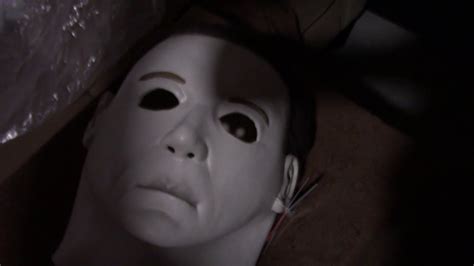 Unboxing Tots Michael Myers Halloween Resurrection Mask Youtube