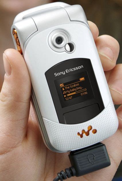 Sony Ericsson W300i Quad Band Walkman With Edge Engadget Walkman T