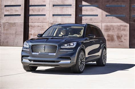 Lincoln Aviator First Look This Plug In Hybrid Luxury Suv Nails It