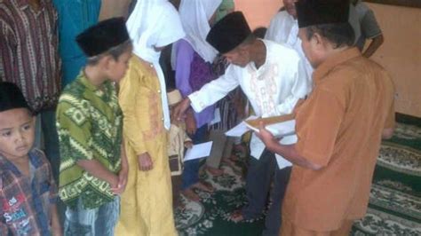 Dia menjelasakan, dana santunan anak yatim dan ponpes tersebut, hasil donasi para karyawan di kantor direksi dan semua unit usaha. Sampoerna Agro Perhatikan Anak Yatim di Lingkungan Perusahaan - Sriwijaya Post