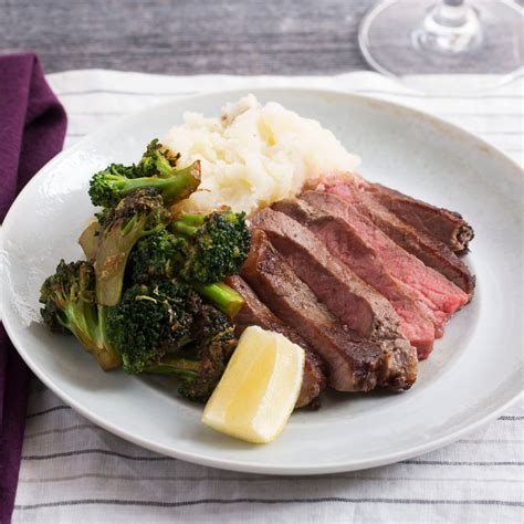Recipe Seared Steak With Garlic Mashed Potato And Sautéed Broccoli