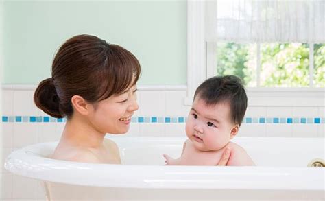 赤ちゃんと一緒にお風呂に入ろう 入れ方や注意点はベネッセ教育情報サイト