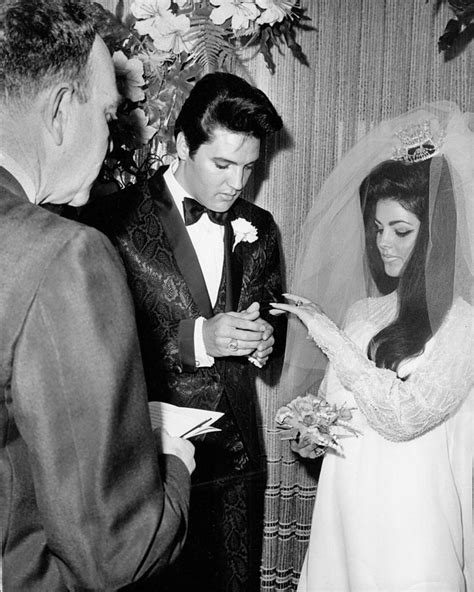 Priscilla And Elvis Presley Wedding 1 May 1967 Las Vegas Elvis Und Priscilla Elvis Hochzeit