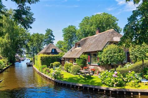 ≡ A Fairy Tale Village In The Netherlands With No Roads Brain Berries