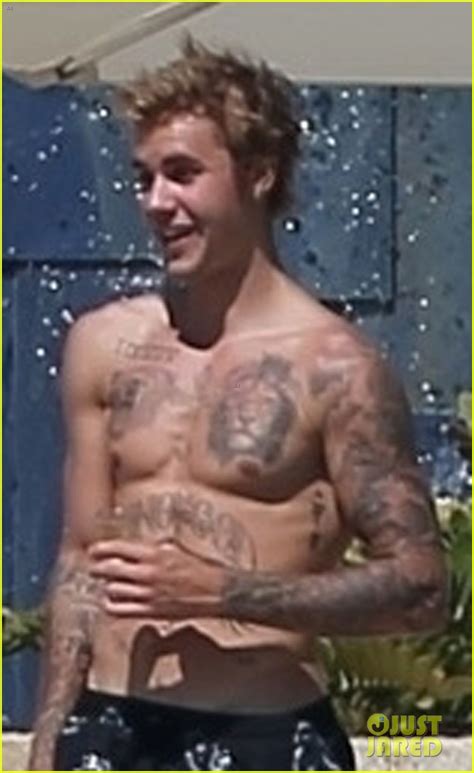 Shirtless Justin Bieber Puts Toned Abs On Display In Mexico Photo